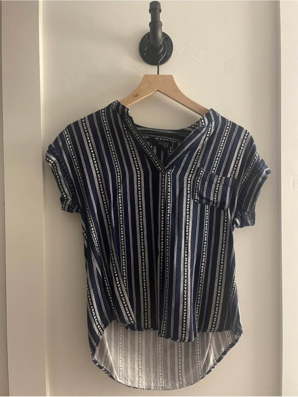 WOMENS SIZE S HIGH LOW TOP